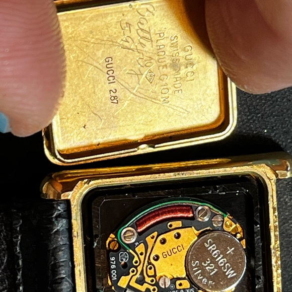 Gucci 4200L black Dial gold plated Ladies Watch - Picture 14 of 14